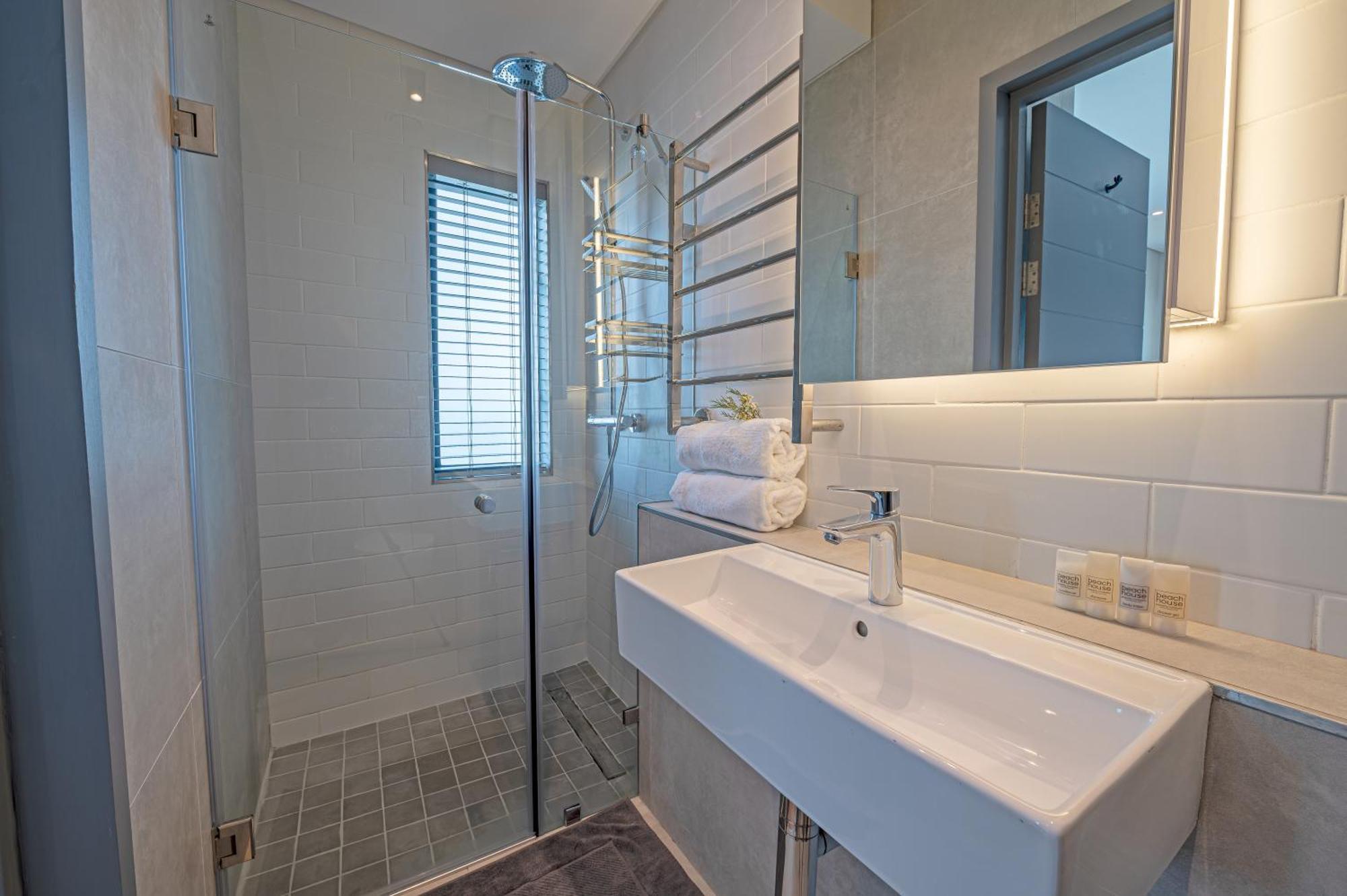 Luxury Beachfront Penthouse In Blouberg- 402 Azul Bloubergstrand