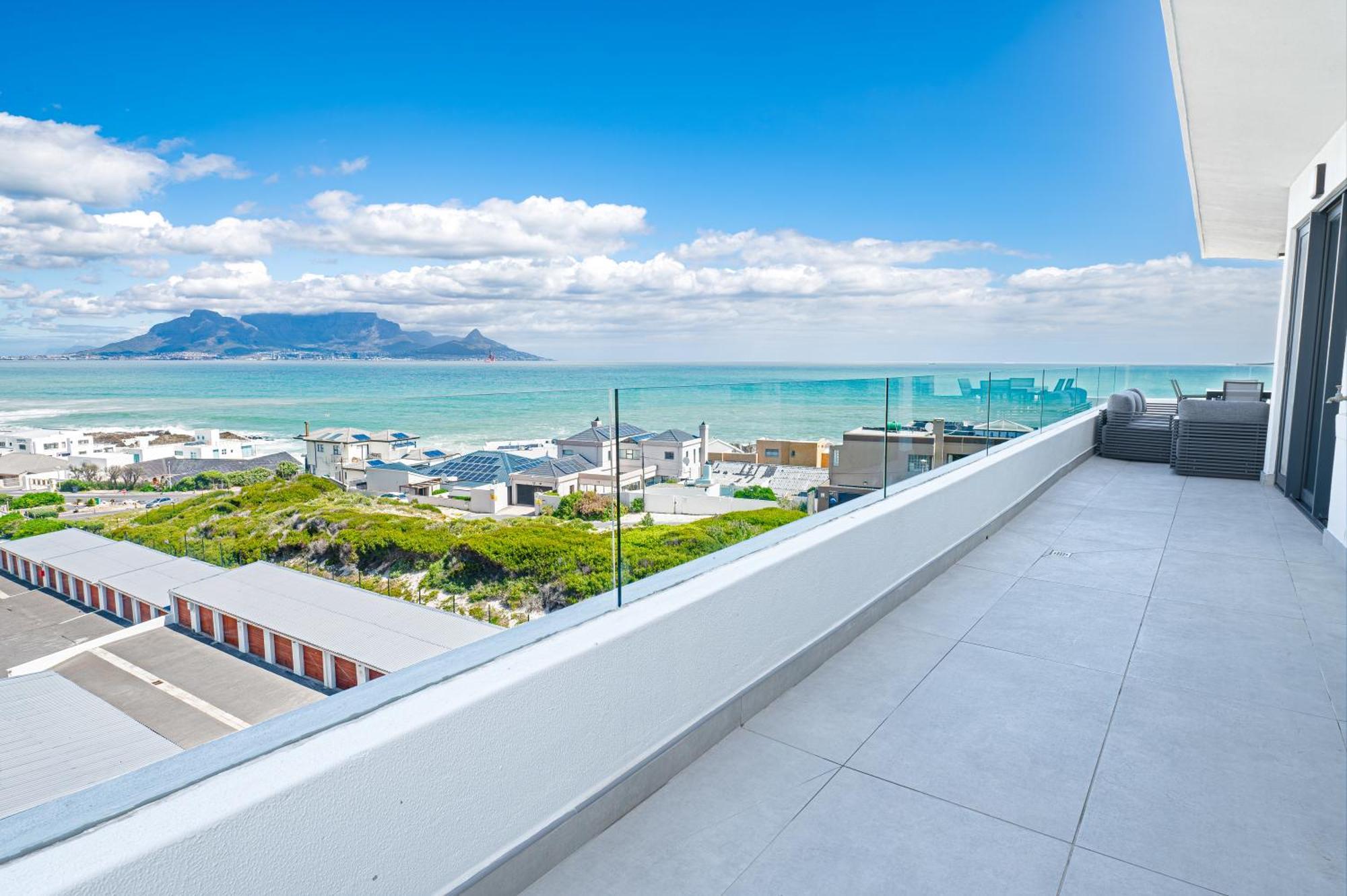 Luxury Beachfront Penthouse In Blouberg- 402 Azul Bloubergstrand