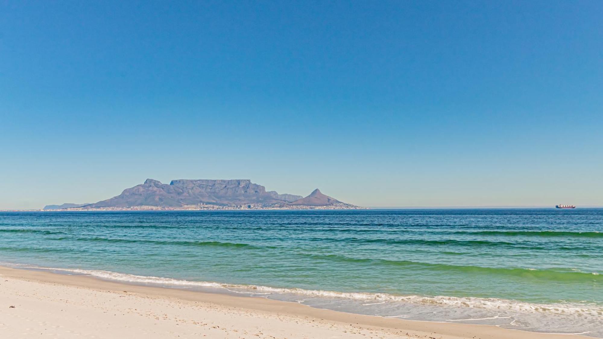 Luxury Beachfront Penthouse In Blouberg- 402 Azul Apartment Bloubergstrand