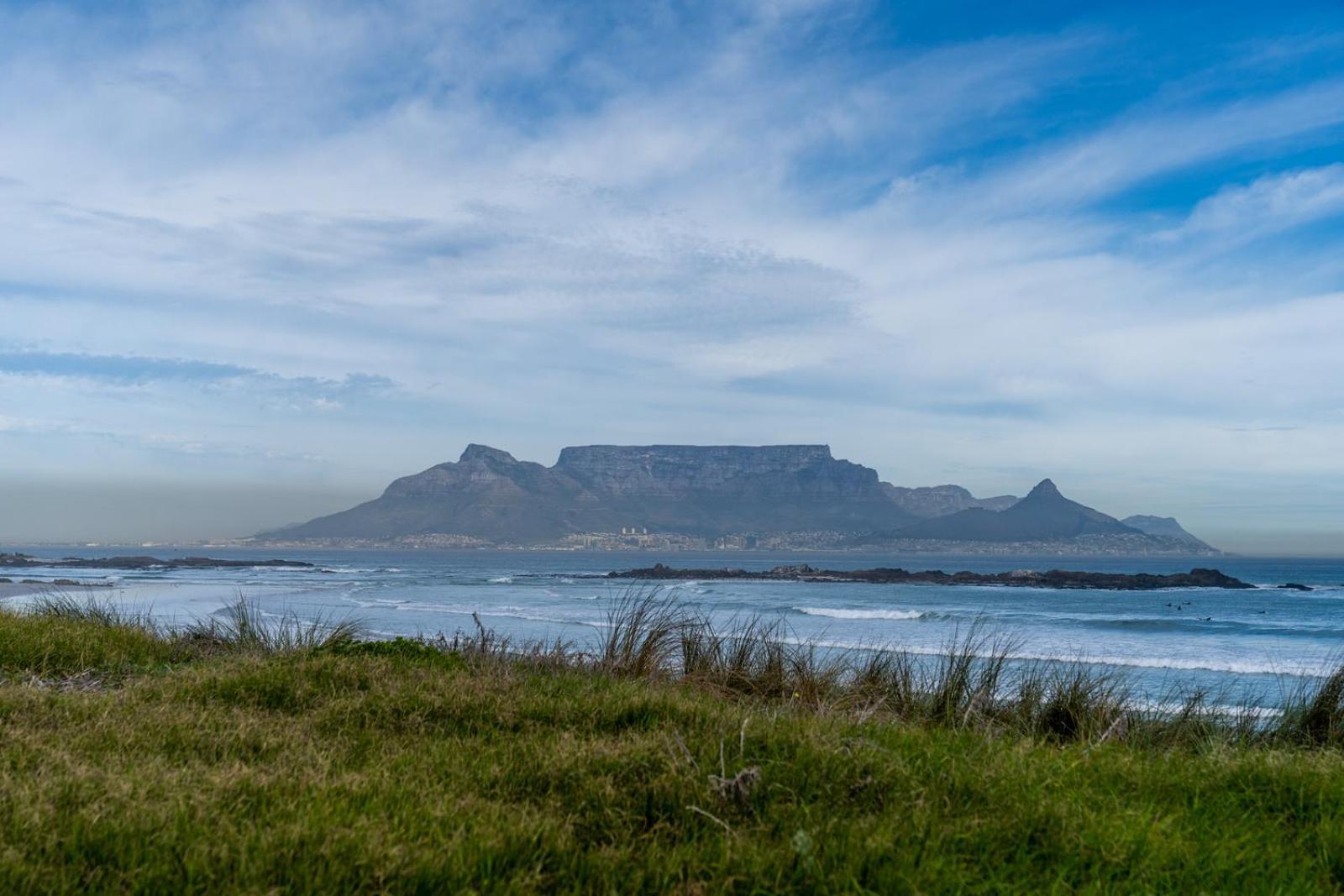 Luxury Beachfront Penthouse In Blouberg- 402 Azul Bloubergstrand